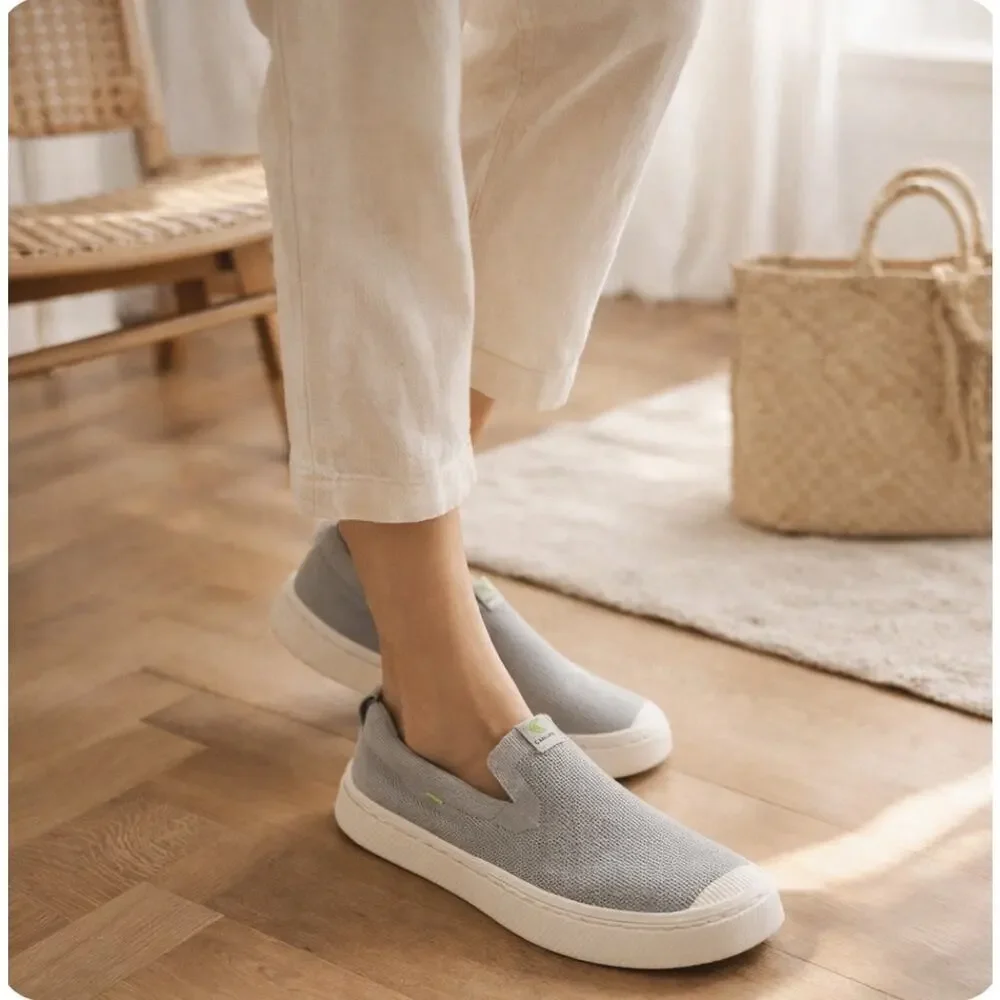 Cariuma gray fabric
